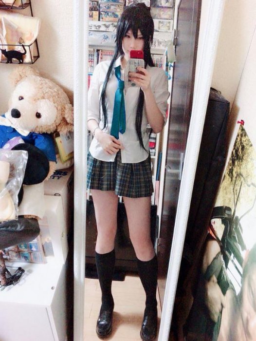 正妹連打電動都正!天菜Coser曝私生活照 「萌女→阿宅」 9萬網友都看呆了….