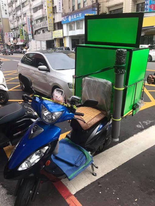 生活改造王?台中超狂外送員「冰箱級置物箱+超炫炮管」他曝炮管的用途是＿網：也太貼心
