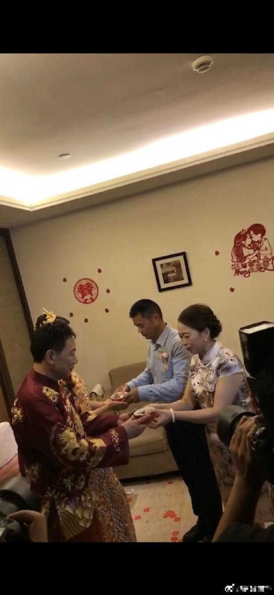 轟動婚禮!62歲新郎娶「90後幼齒妹」新娘仙氣+高顏值…眾人亮了!眼尖排場94霸氣