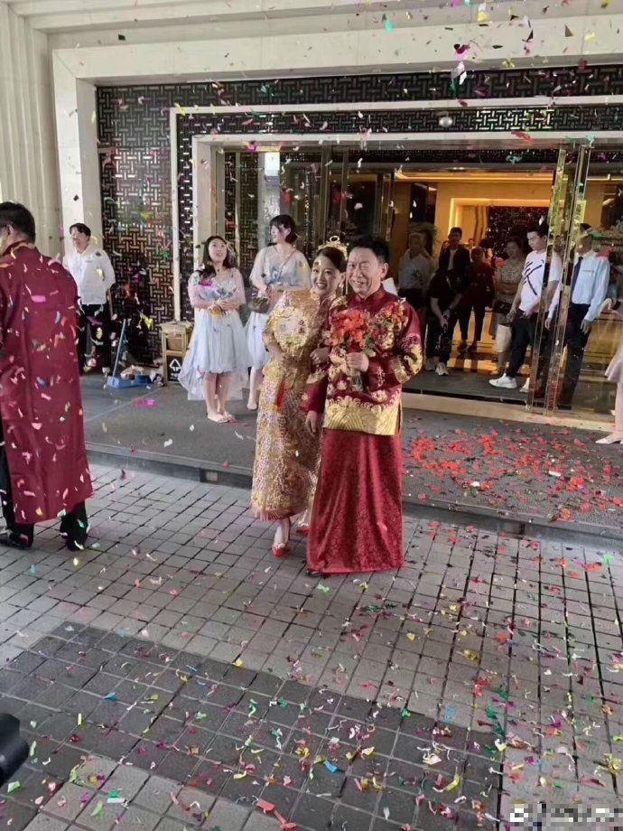轟動婚禮!62歲新郎娶「90後幼齒妹」新娘仙氣+高顏值…眾人亮了!眼尖排場94霸氣