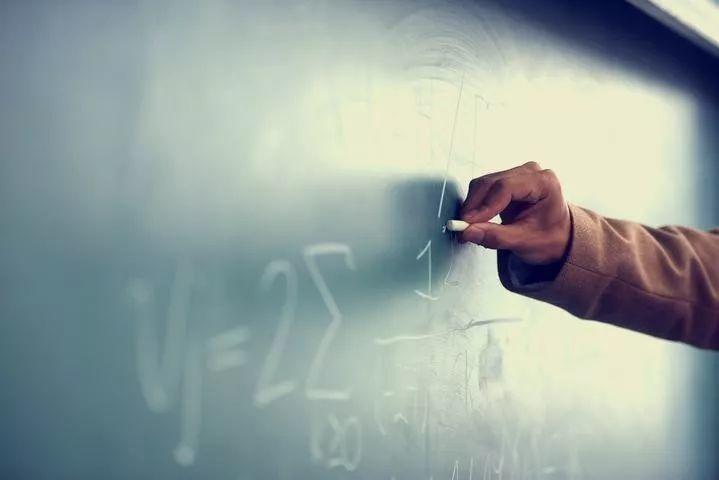 全班一半同學考100自己兒子卻考98分...悲痛吶喊「我太失敗了!」重點小學老師患憂鬱症!