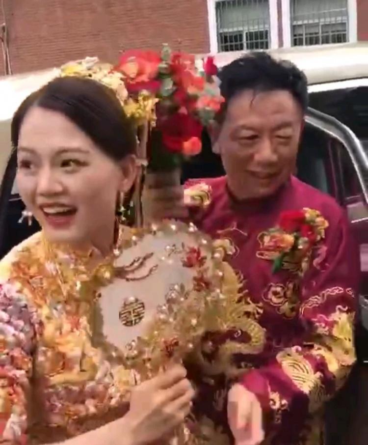 轟動婚禮!62歲新郎娶「90後幼齒妹」新娘仙氣+高顏值…眾人亮了!眼尖排場94霸氣