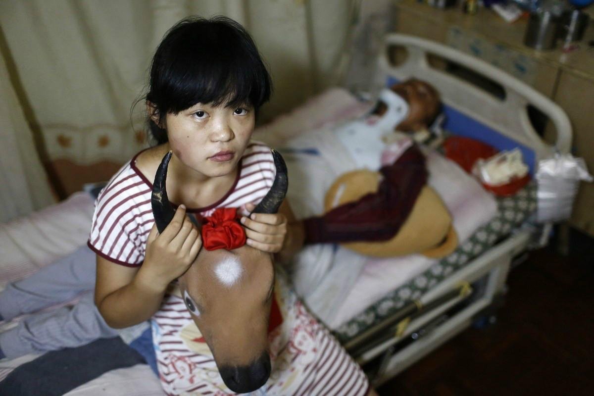 街頭捕捉15歲女童趴在地上!幼小的她「扮成牛騎一次5元」背後故事讓人鼻酸...:心疼