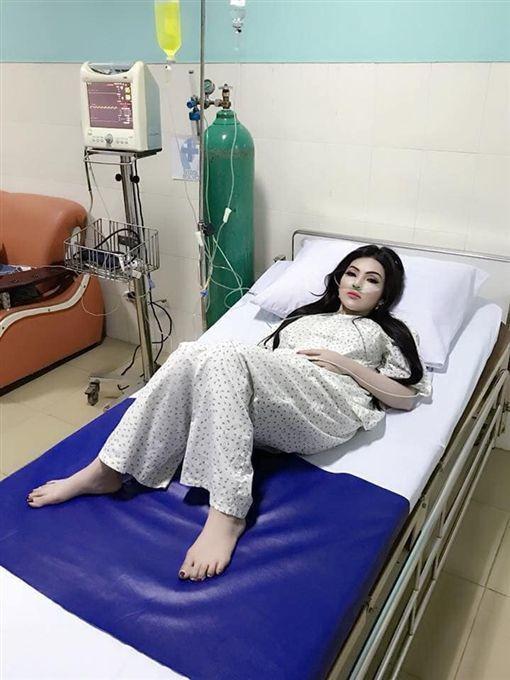 越南超正妹子...病倒在床上竟「 這個原因」讓她濃妝艷抹! 網:愛美真是女生天性