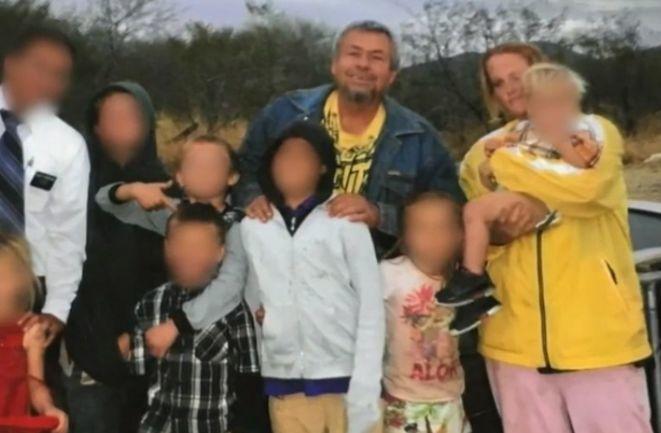 她被繼父囚禁強X長達19年!生下9個孩子的家暴生活直到遇見...:真的難過哭