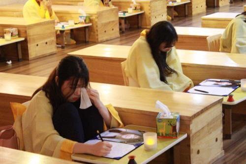 韓國殯儀館新課程!體驗「活人喪禮」目睹一切…再躺棺材反思人生 …讓人毛骨悚然!