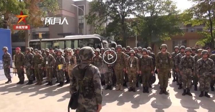大陸當兵也搞這招!交流營外國學員「摺豆腐塊棉被摺到崩潰」網笑:我在他眼中看到絕望