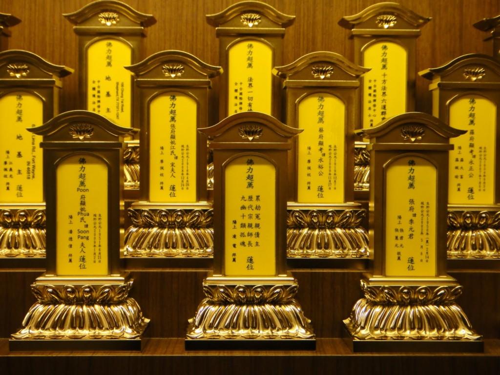送哥哥進火葬場最後一程,他捧著牌位突落地「被召喚帶走」...張大嘴猝死靈車司機超毛!% 照片 送哥哥進火葬場最後一程,他捧著牌位突落地「被召喚帶走」...張大嘴猝死靈車司機超毛!