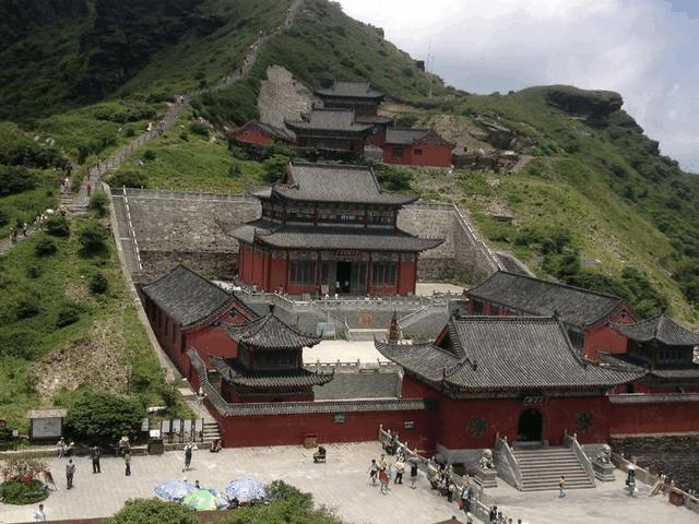 工地挖出明朝酒壇，打開後酒香醉人，專家卻說喝不得
