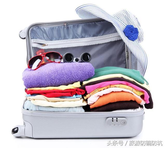 同一個行李箱，空姐能裝的衣服為什麼是你的兩倍？春節旅遊必學！