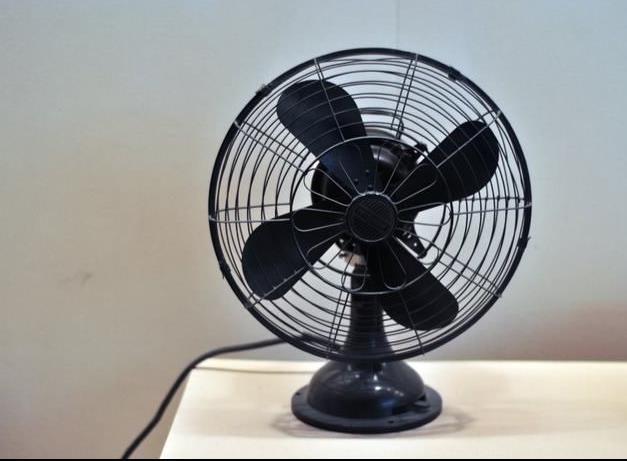 電風扇髒又多灰怎麼清洗？別急著收納，教你一招，風扇一塵不染！