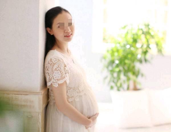 懷孕後老公周末很晚回家，看見一女的上他的車，他的理由讓我淚目