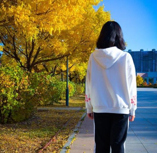 20歲的我被騙後嫁給一傻子，那夜公公進了我屋，我哭得撕心裂肺