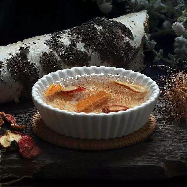 山楂和它一起泡水喝，每天兩杯，堅持一個月，慢慢趕走身體濕氣！