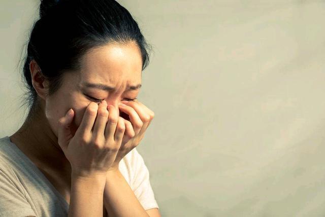 懷孕後老公周末很晚回家，看見一女的上他的車，他的理由讓我淚目