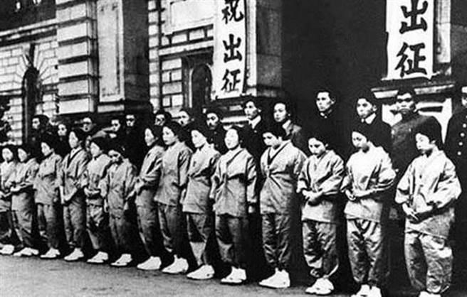 在軍國主義的鼓動下，很多女性開始變得瘋狂。(圖/文史網)