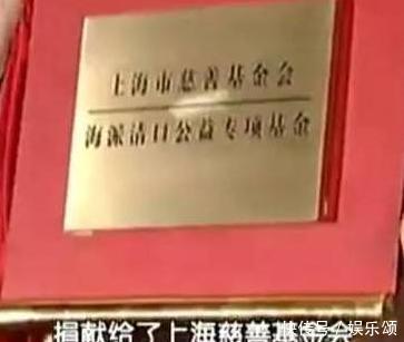 範冰冰隨禮154萬,趙薇隨禮2百萬,華仔只送一套床單,他不收!