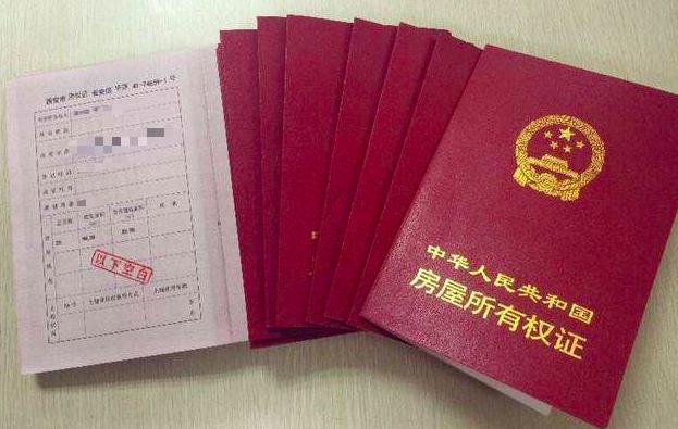 父親扮乞丐回家,3個兒子全都讓滾,唯獨女兒養他,一回家高興壞了