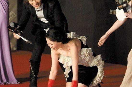走紅毯不幸「出醜」的6大女星,最後一位丟臉丟到國外去了