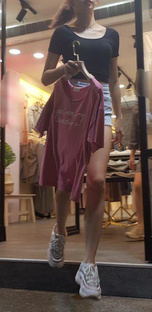 服飾店短褲妹妹被偷拍!超惹火「蜜桃翹臀+性感腿腿」照片流出...網暴動:超IN!