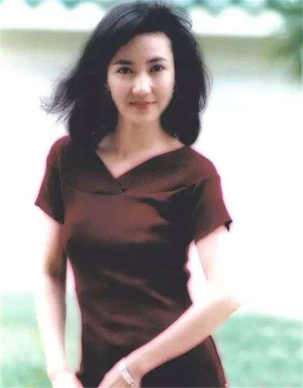 ▼年轻时的陈美琪恬淡优雅