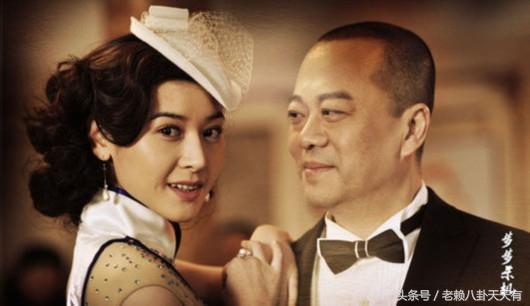 56歲歐陽震華近照，質疑聲中娶賭王孫女恩愛21年，今雖沒孩子卻很愜意