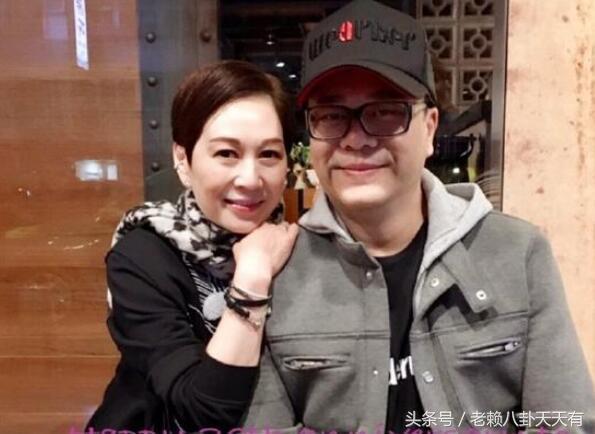 56歲歐陽震華近照，質疑聲中娶賭王孫女恩愛21年，今雖沒孩子卻很愜意