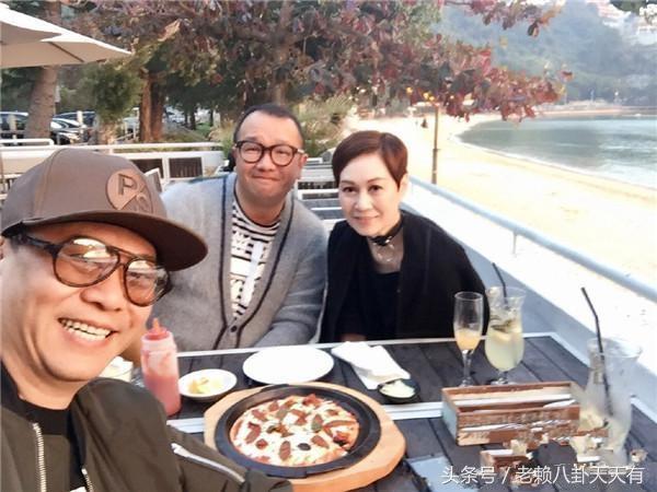 56歲歐陽震華近照，質疑聲中娶賭王孫女恩愛21年，今雖沒孩子卻很愜意