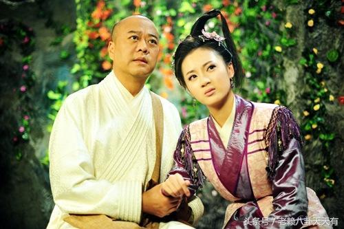 56歲歐陽震華近照，質疑聲中娶賭王孫女恩愛21年，今雖沒孩子卻很愜意