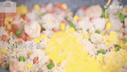 不削皮，不挖眼，一分鐘快速切好一整個菠蘿！真是太省力了！