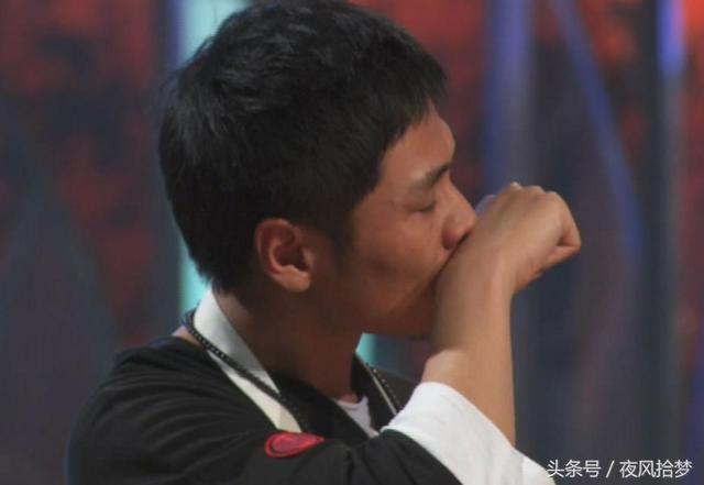 父母出事大伯將他趕出家，二伯領回家照顧，出息後卻只給大伯養老